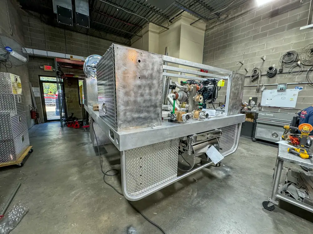 Side view of apparatus during shop assembly, photo 182 of 303.